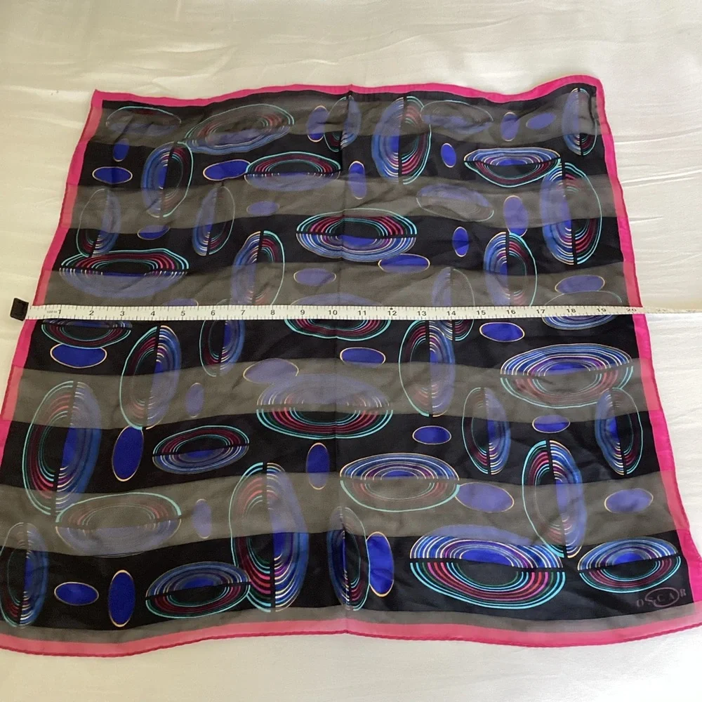 Oscar by Oscar de la Renta Silk Scarf
Retro Mod Geometric Design Pink Border - Picture 11 of 12